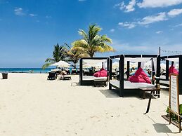 Aquamarina Suites