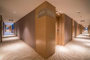 Jingtang Ramada Encore Hotel
