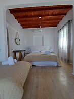 Manos Rooms