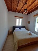 Manos Rooms