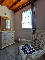 Manos Rooms
