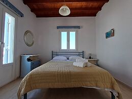 Manos Rooms