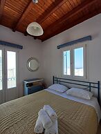 Manos Rooms