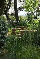 Attache Guest Lodge