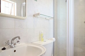 Old Oak Guest House