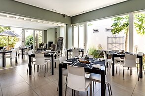 First Avenue Guesthouse