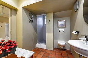 First Avenue Guesthouse