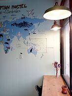 Oldmancaptain Hostel