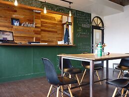Oldmancaptain Hostel