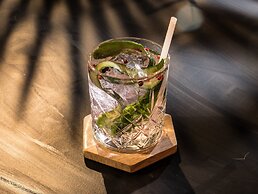 Hotel Mika Downtown