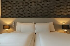 Hotel Mika Downtown