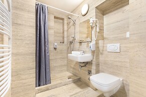 Hotel Mika Downtown