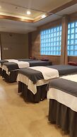 Surfrider Resort Hotel