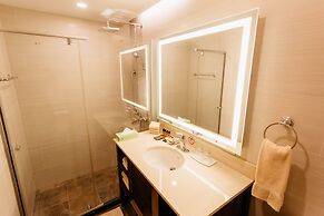Surfrider Resort Hotel