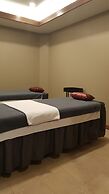Surfrider Resort Hotel