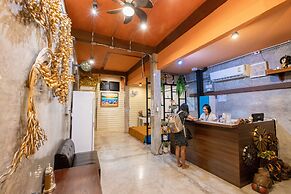 The Alley Hostel & Bistro