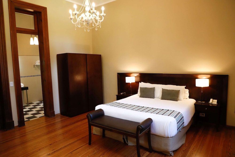 Howard Johnson by Wyndham Escobar Hotel