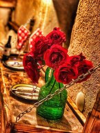 Parmis Boutique House