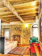 Parmis Boutique House