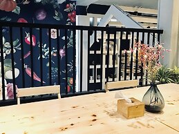 Kinnon Deluxe Hostel Coworking Cafe