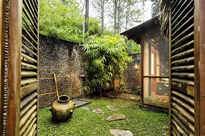 Blancaneaux Lodge by Francis Ford Coppola