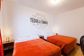 Tequila Sunrise B&B - Hostel