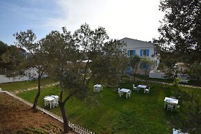 Garden Ada Hotel