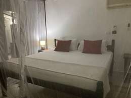 Queen K Cottages At Chrystal Homes