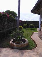 Queen K Cottages At Chrystal Homes
