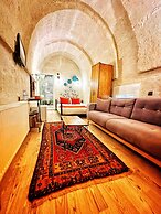 Saklı Cave House