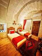 Saklı Cave House