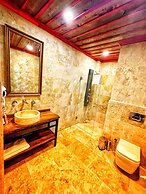 Saklı Cave House