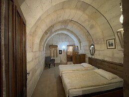 Anatolia Raymonde Cave House