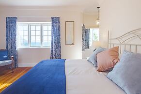 Sunny Cove Manor