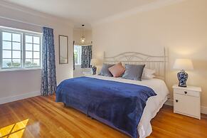 Sunny Cove Manor