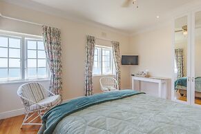 Sunny Cove Manor