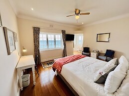 Sunny Cove Manor