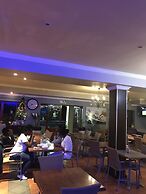 VJ's Guesthouse and Restaurant