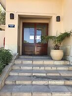 VJ's Guesthouse and Restaurant