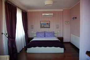 L'isola Guesthouse - Adults Only
