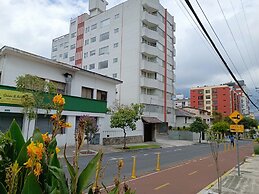 PLAZA FOCH Area - APARTMENTS with Balcony