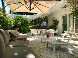 Petit Hotel