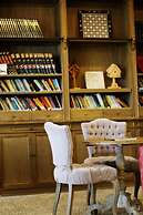 Sarissa Hotel