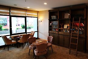 Sarissa Hotel