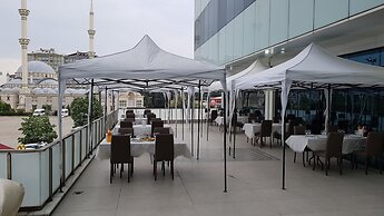 Sarissa Hotel