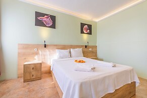 Tunacan Hotel