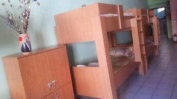 Small Funny World Athens - Hostel