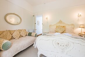 Blenheim Lodge