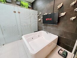 Verse Luxe Hotel Wahid Hasyim