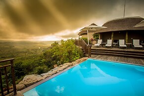 Umzolozolo Private Safari Lodge